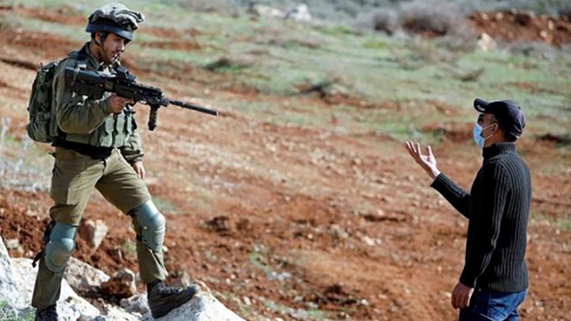 غیر قانونی بستیوں کی تعمیر کے خلاف مظاہرہ کر رہے فلسطینیوں پر صیہونی فوجیوں کا حملہ، دسیوں زخمی