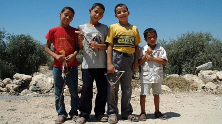 غزہ پٹی کے آدھے بچوں کو نفسیاتی مدد کی ضرورت: آنروا  