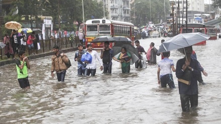 شمالی ہندوستان میں بارشیں اور تودے گرنے سے 37 افراد ہلاک، ریڈ الرٹ جاری