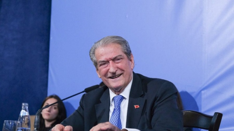 Firmat për të mbledhur Kuvendin, Sali Berisha mban konferencë me median