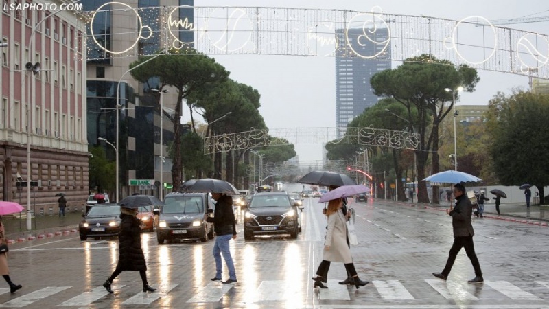 Covid dhe dy zhvillimet e rëndësishme politike që dominuan në Shqipëri, sipas VOA