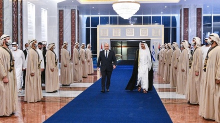 Vizita e Bennett në Emiratet e Bashkuara Arabe njëkohësisht me bisedimet e Vjenës dhe në prag të samitit të Riadit