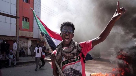 سوڈان، فوجی حکومت کے خلاف عوامی مظاہرے جاری۔ ویڈیو