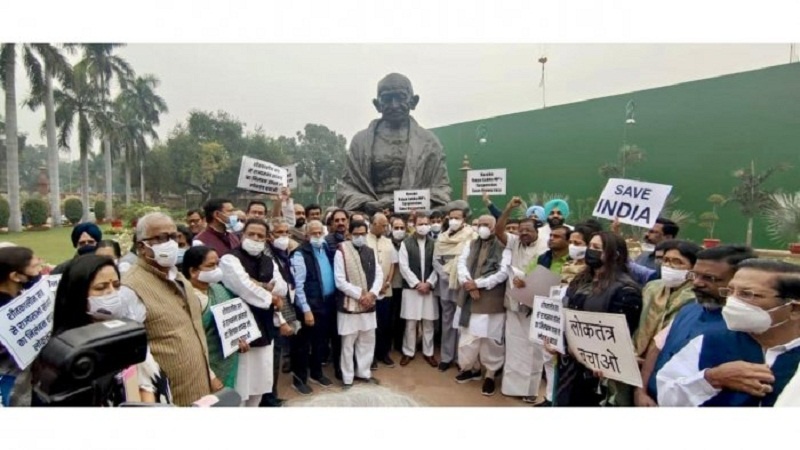 ہندوستان کی پارلیمنٹ میں ہنگامہ، حکومت پر جمہوریت پامال کرنے کا الزام