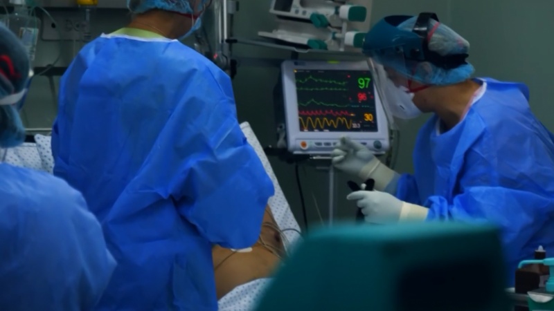 COVID/ Intubohet deputeti edhe pse kishte marrë dy dozat e vaksinës anti-covid