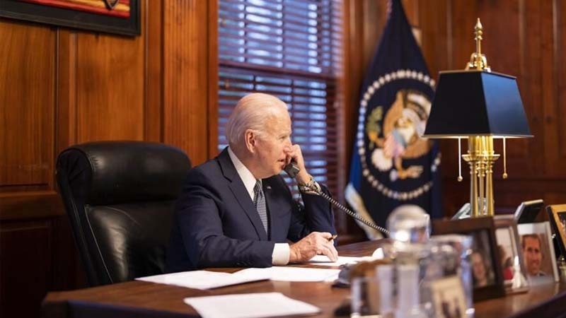 Biden û Putin bi rêya telefonê li ser Ukraynayê axivîn