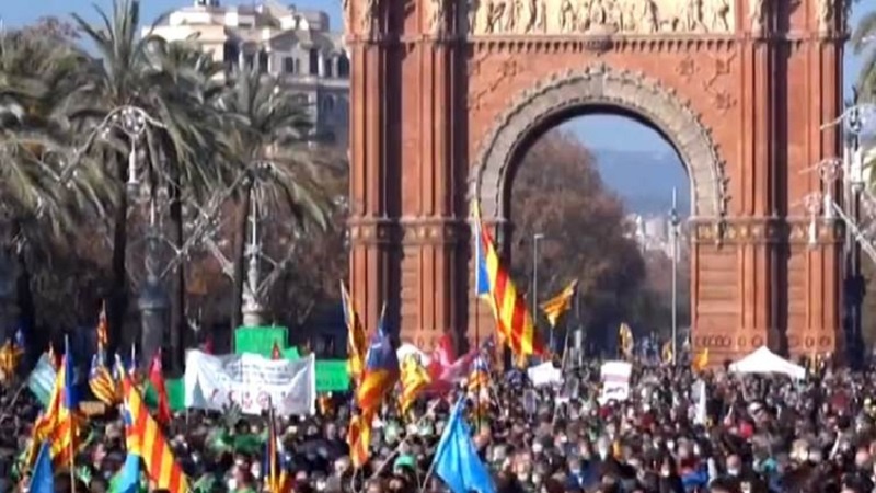  Li Barcelonayê xwepêşandana ji bo zimanê Katalonî hat lidarxistin