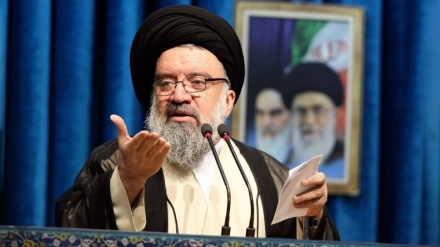 Ajetullah Khatami: Populli i Iranit nuk do të pranojë asgjë më pak se heqjen e të gjitha sanksioneve