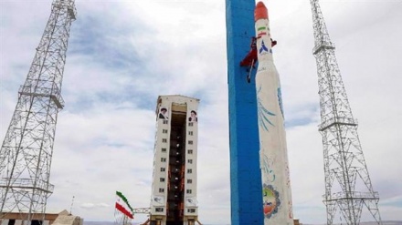 Iran uspješno lansirao istraživački satelit u svemir