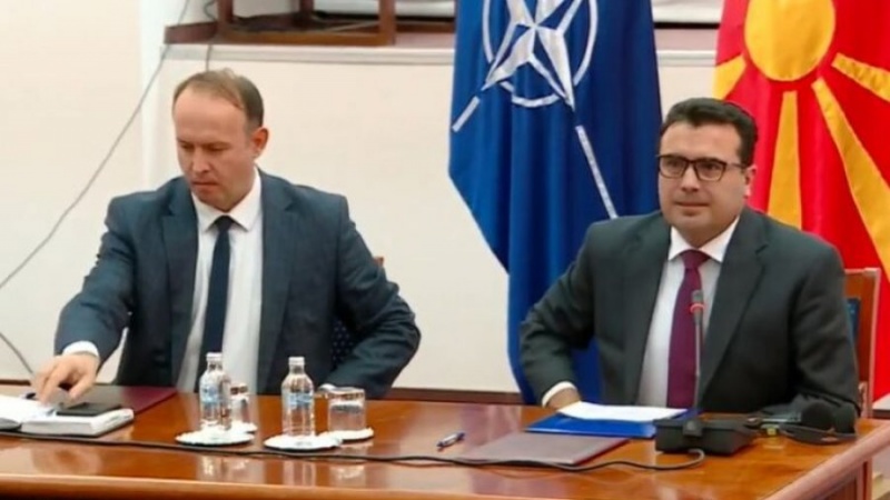 Zaev firmos marrëveshjen për hyrjen e Alternativës në qeveri e Maqedonisë së Veriut