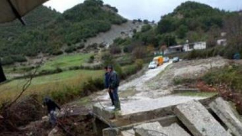 Shembet ura e Mesaplikut në Selenicë të Vlorës, izolohet fshati