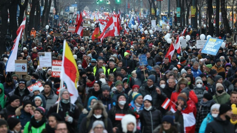 U Beču oko 40.000 ljudi na protestima protiv korona mjera