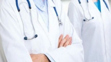 Greqi/ Mjekët që nuk vaksinohen deri më 31 mars do të pushohen nga puna