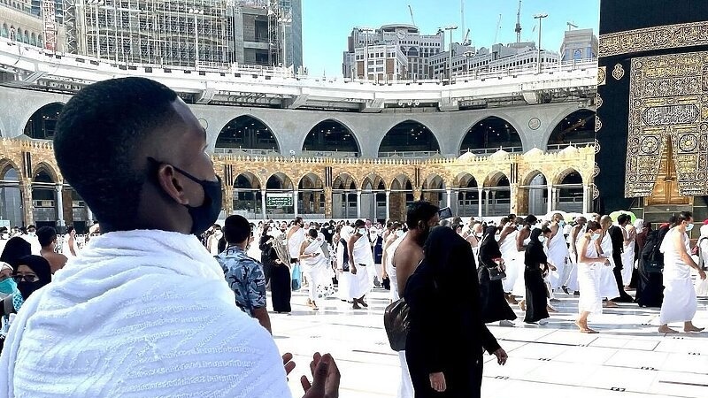Pogba zbog islamofobnih uvreda izbrisao fotografiju na kojoj se molio pored Kabe