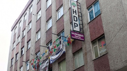Êrîşkarê avahiya HDPê serbest hat berdan