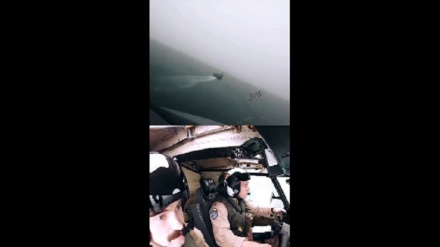 جنگی طیارے کو بحری بیڑے پر اتارنے کا سخت مرحلہ+ ویڈیو