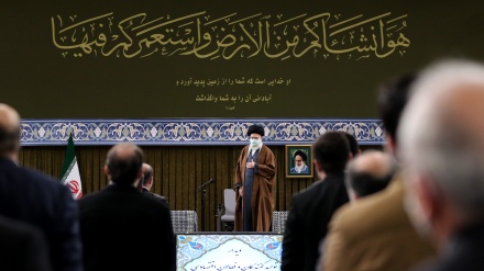 ایران کے خلاف اقتصادی جنگ میں امریکہ کو ذلت آمیز شکست ہوئی: قائد انقلاب اسلامی