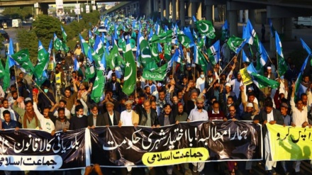 کراچی میں بلدیاتی قانون کے خلاف سیاسی جماعتوں کے احتجاج میں شدت