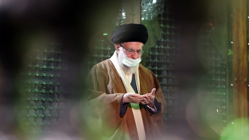 Lider Islamske revolucije u mauzoleju imama Homeinija (r.a)