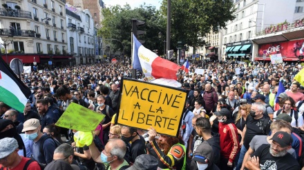 Velike demonstracije na ulicama Pariza protiv uvođenja novih covid mjera