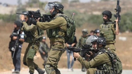 فلسطینیوں کا خوف، اسرائیلی فوجی زمین پر گرا+ ویڈیو