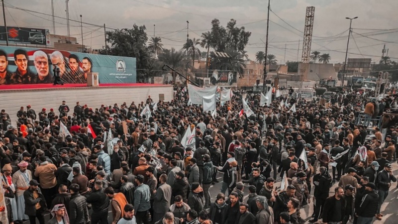 Populli irakian përkujton martir Soleimanin dhe kërkon largimin e amerikanëve