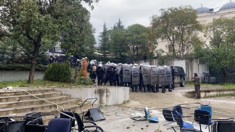 Reagimet ndaj tensioneve dhe dhunës në selinë e PD-së