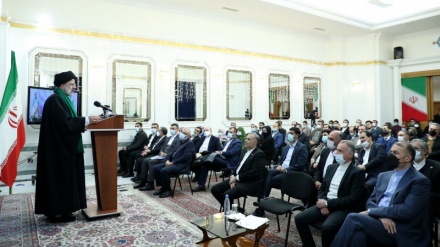 Presidenti Raisi: Do të lehtësohet udhëtimi për iranianët jashtë vendit