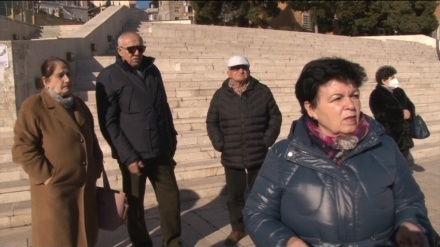 Po ndërtojnë pallatin e ri mbi themelet e atij që u shemb nga tërmeti', banorët e lagjes 7 në Durrës protestë para bashkisë: Të vijnë ekspertë, s'futemi në ato apartamente
