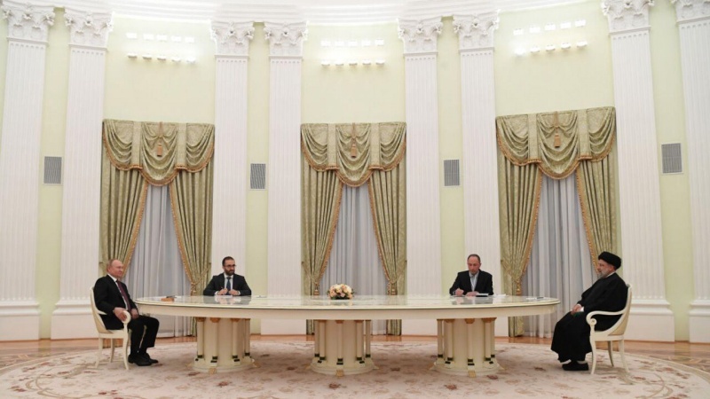 Presidenti i Iranit takohet me presidentin e Rusisë