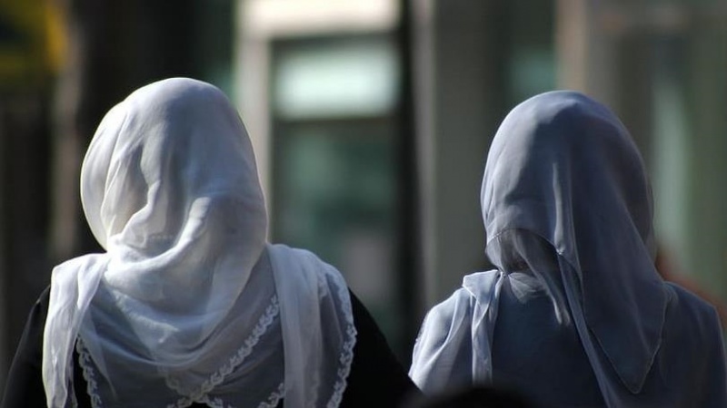 Snažna diskriminacija žena s hidžabom pri zapošljavanju u Njemačkoj i Nizozemskoj