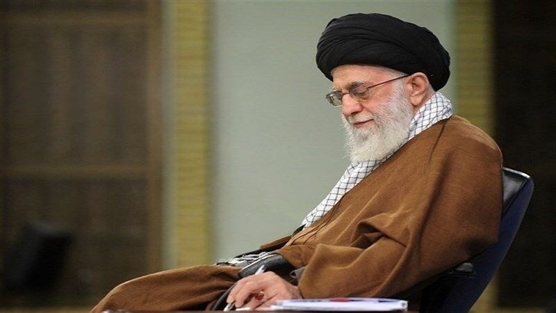 ڕابەری مەزنی شۆڕشی ئیسلامی ڕەزامەند بوون بە لێخۆشبون و سوک کردنەوەی سزای کۆمەڵێک لە زیندانییە حوکم دراوەکانشۆڕش