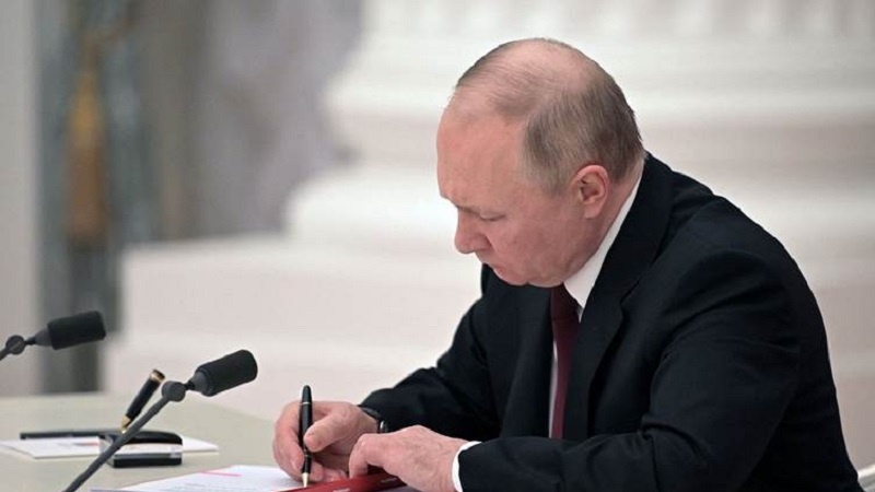Putin priznao nezavisnost separatističkih regija na istoku Ukrajine