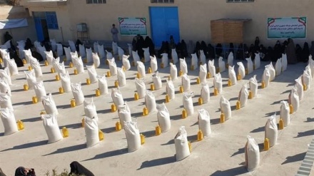 کمک هلال احمر افغانی به خانواده های نیازمند در ننگرهار