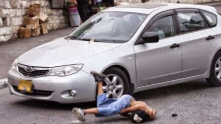 صیہونی دہشتگرد نے ایک فلسطینی بچے کو کار سے کچل دیا۔ ویڈیو