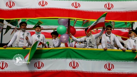 ایران میں اسلامی انقلاب کی سالگرہ پر عظیم الشان ریلیاں- ویڈیوز+تصاویر