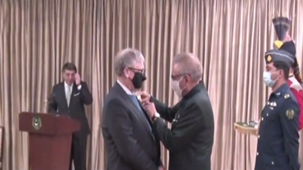 بل گیٹس، پاکستان پہنچ گئے، ہلال پاکستان کے اعزاز سے نوازا گیا