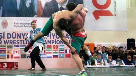 İranın ənənəvi güləş komandası beynəlxalq turnirdə ikinci olub