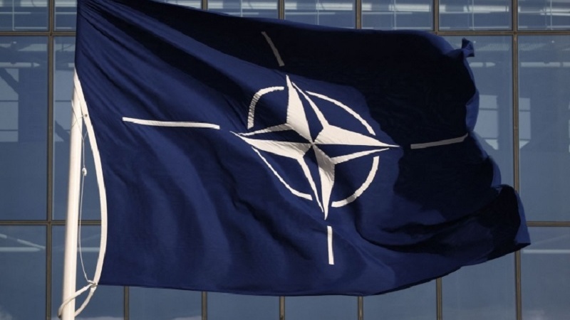 NATO: Em ti nîşanekî li ser kêmbûna aloziya Rûsya û Ukrayna nabînin