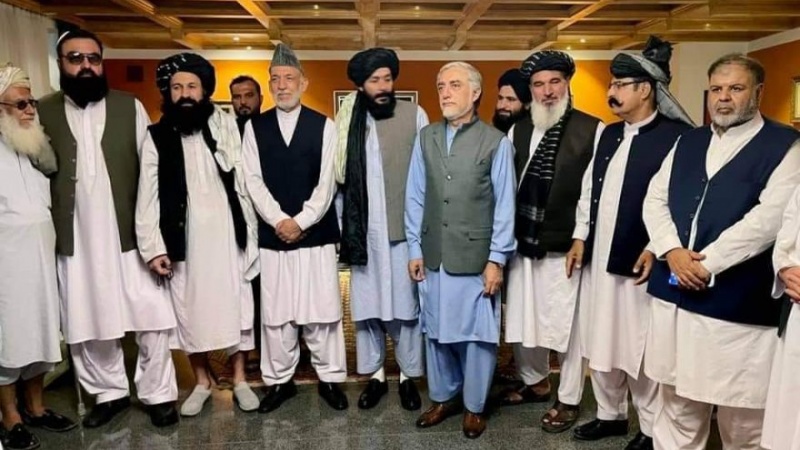 کرزی ممنوعیت سفر خارجی خودش و عبدالله را تأیید کرد