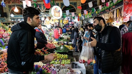 نوروز کی آمد کے موقع پر بازار تجریش میں خریداروں کا رش