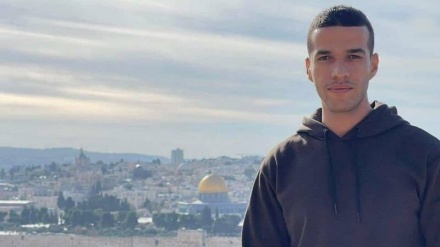 فلسطینی نوجوان نے صیہونی دہشتگردوں کو یوں سبق سکھایا۔ ویڈیو