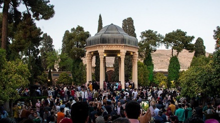 حافظ شیزاری کےمقبرے میں نئےسال 1401 کی تقریب