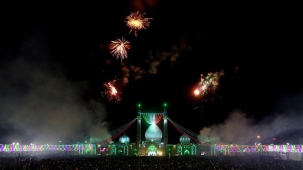 نیمہ شعبان کا جشن، مسجد جمکران مہدوی پروانوں سے لبریز۔ تصاویر