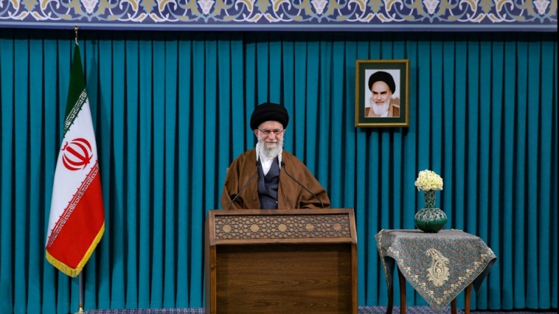 Ajatullah Khamenei thkson rëndësinë e prodhimit vendas