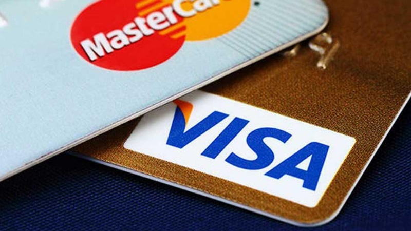 Kompanitë financiare të kartave MasterCard dhe Visa pushojnë së funksionuari në Rusi