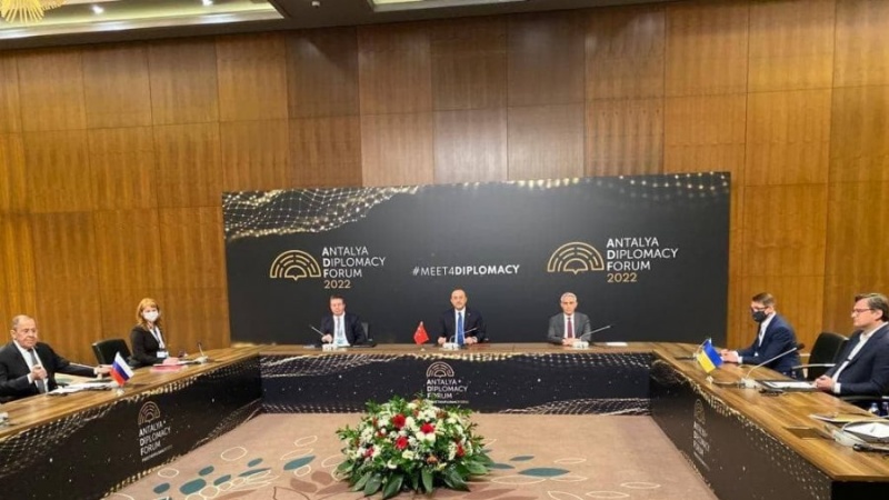 Filluan negociatat e Ministrave të Jashtëm të Ukrainës, Rusisë dhe Turqisë