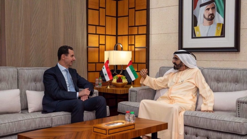 18 مارچ 2022 کو بشار اسد (بائیں) شیخ محمد بن راشد سے دوبئی میں ملاقات کرتے ہوئے