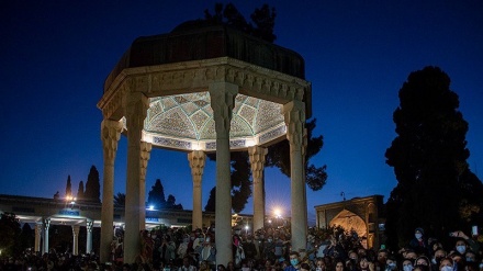 Rêûrisma destpêbûna sala 1401ê li ser gora Hafiz