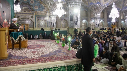 سانحہ پشاور کے شہداء کے  لئے حرم امام رضا(ع) میں قرآن خوانی و مجلس ترحیم
